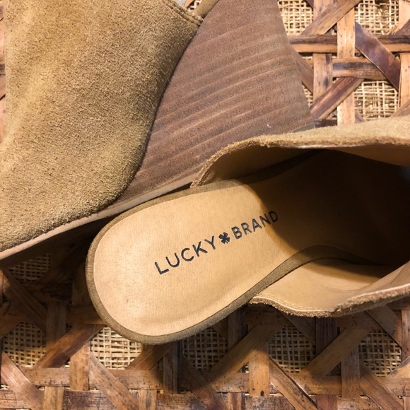 Lucky Brand Hazel Bean Suede Heeled Wedges Open Toe Slip On Size 7.5 - Picture 3 of 7